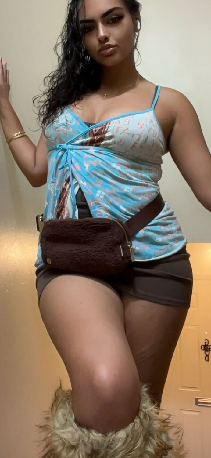 Random chicks #4duSSkQE