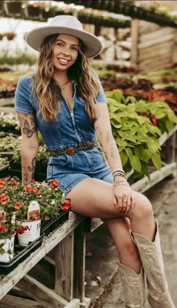Country girl Kylie Jo is a natural beauty.  That big mouth is begging for your cock #RbbH9B4a